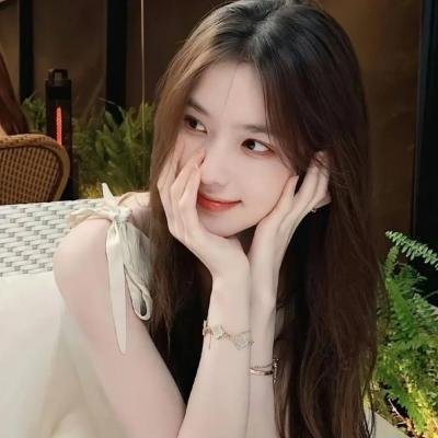 港台老牌艺人机场牵手女助理，深夜内幕曝光，粉丝集体脱粉